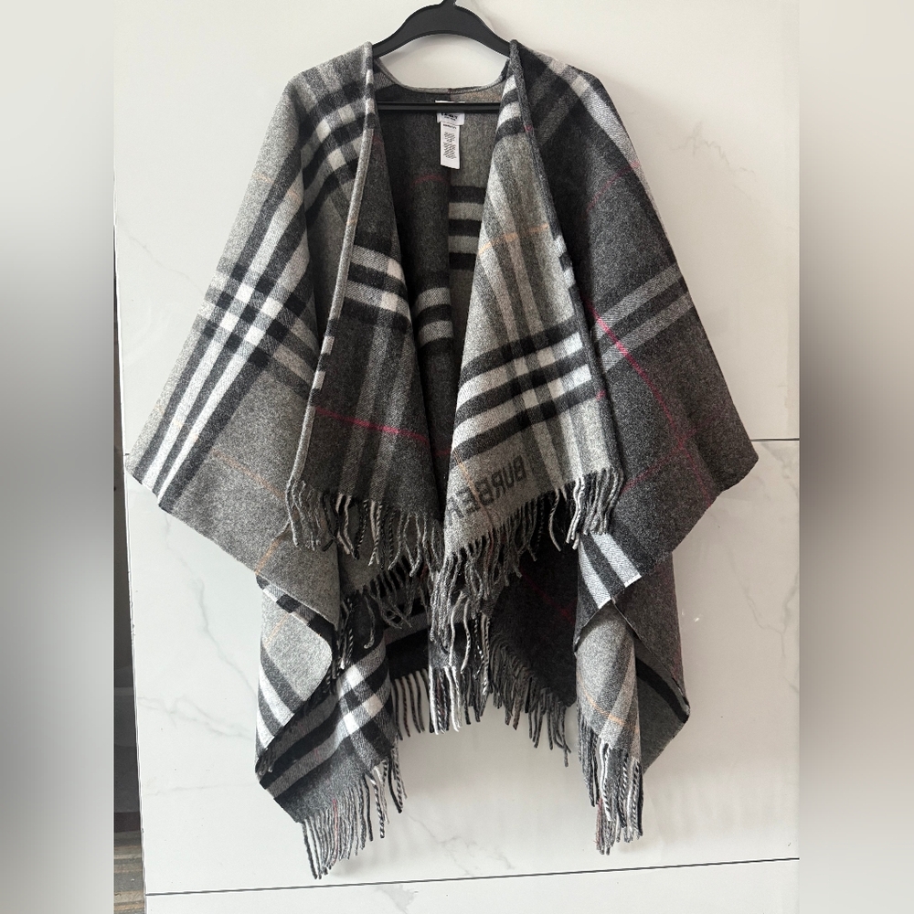 Burberry Contrast Check Wool Cashmere Jacquard Cape in Grey/Charcoal